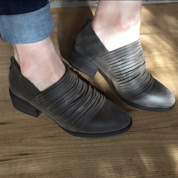 PIERRE DUMAS Black laser cut Strappy Zip Leather Ankle Booties Boots (womens 8) - Picture 9 of 10